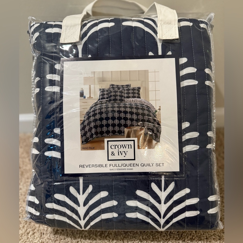 NWT Crown & Ivy Quilt Set